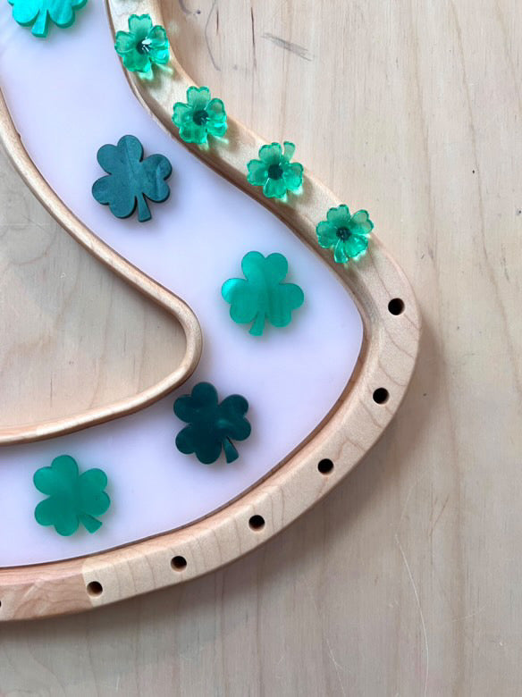 Shamrock Acrylic Pegs (25 Count)